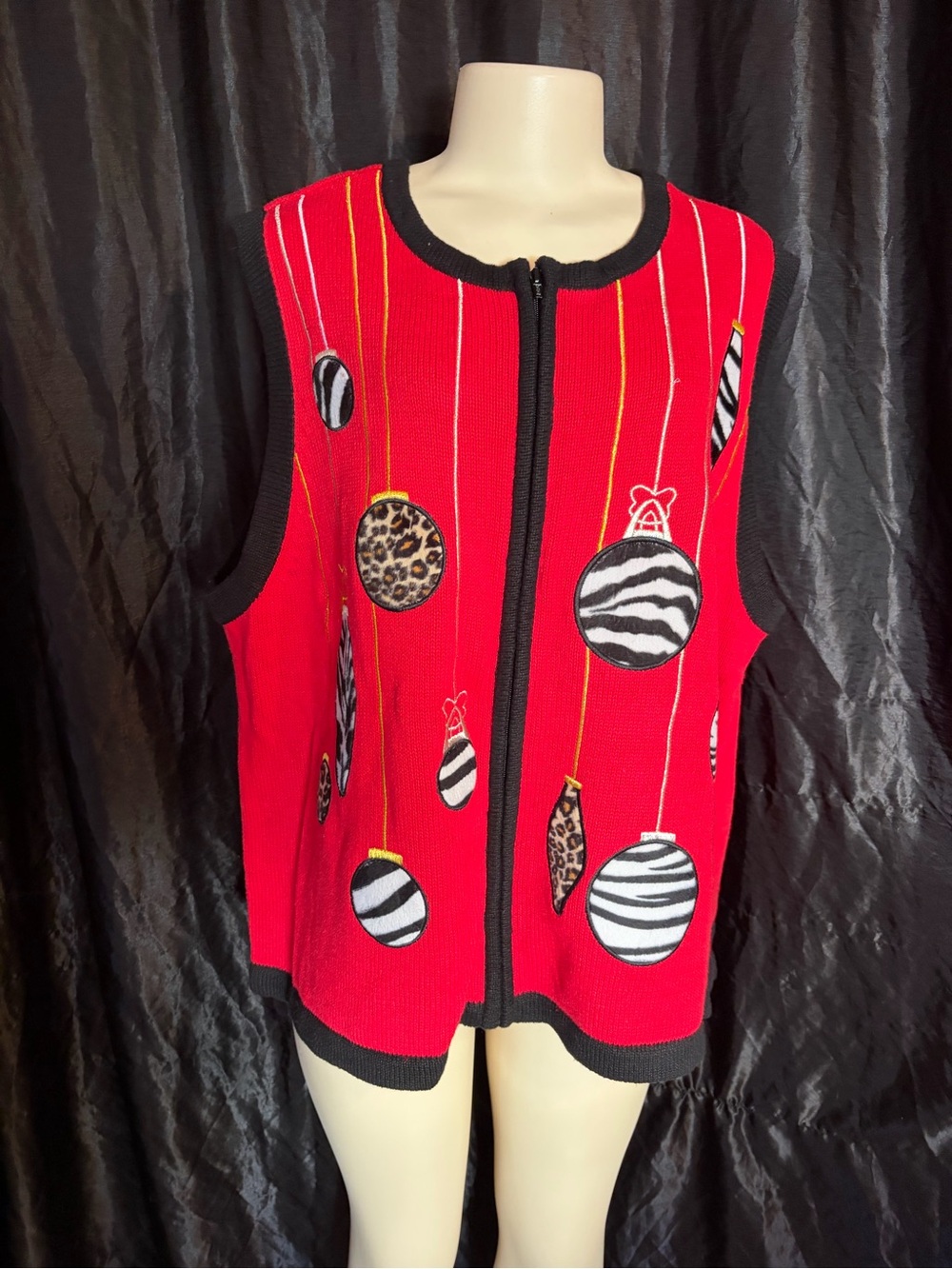 Bechamel Red Zip-Front Ornament Print Knit Vest